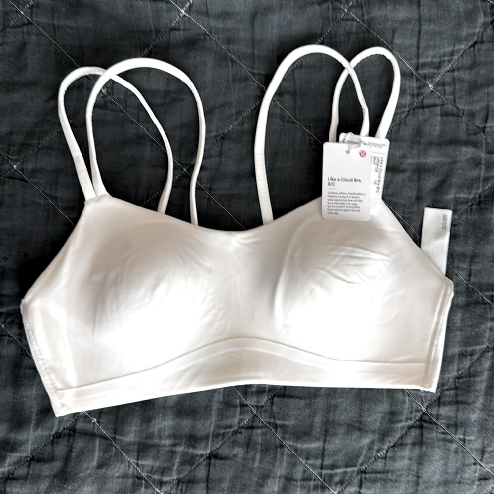 **Lululemon Like a Cloud Bra B/C white. New with Tags - Never worn.
